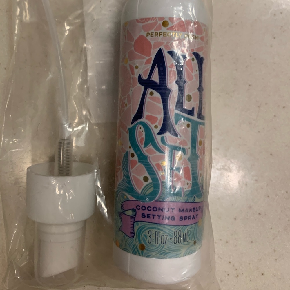 Makeup setting spray